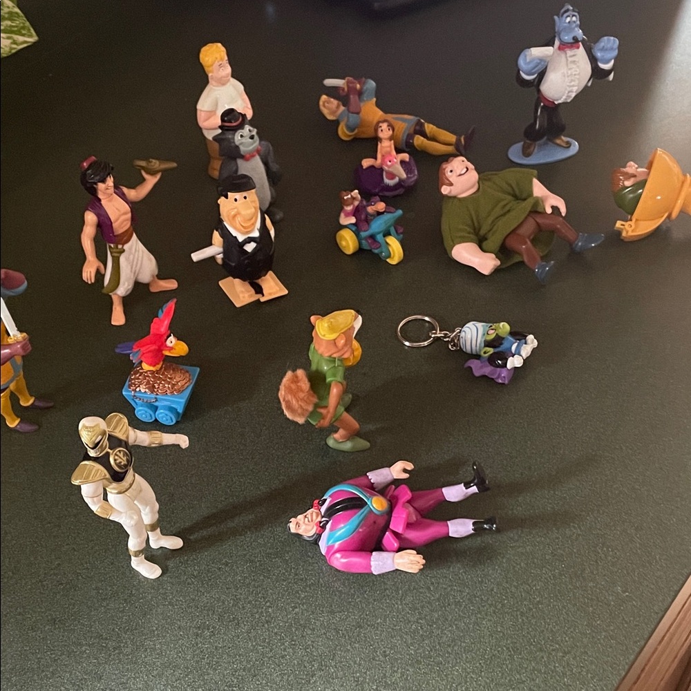 VINTAGE DISNEY/Assorted Kids Toy Figurines Set16 pieces in all